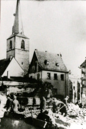 Stadtarchiv Weimar, 60 10-5/7, Blick auf die zerstörten Häuser Rittergasse 2 und 4, 1945