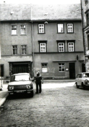 Stadtarchiv Weimar, 60 10-5/7, Blick aus der Karlstraße zum Eisfeld 4 und 6, 1986