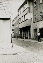 Stadtarchiv Weimar, 60 10-5/7, Blick aus der Karlstraße zum Eisfeld 6-10, 1986