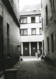 Stadtarchiv Weimar, 60 10-5/7, Blick aus der Rosmariengasse zum Eisfeld, 1986