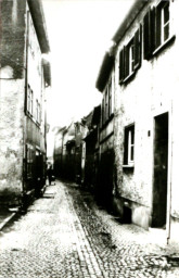 Stadtarchiv Weimar, 60 10-5/7, Blick von der Kleinen Teichgasse in die Rosmariengasse, ohne Datum