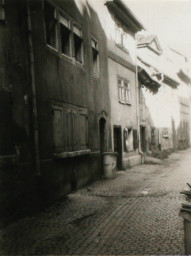 Stadtarchiv Weimar, 60 10-5/7, Blick in die Rosmariengasse, 1980