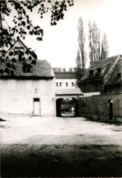 Stadtarchiv Weimar, 60 10-5/8, Blick in den Frankeschen Hof , 1986