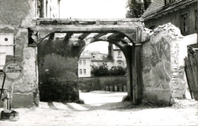 Stadtarchiv Weimar, 60 10-5/8, Blick vom Frankeschen Hof in die Weiterführung der Kleinen Teichgasse, 1984