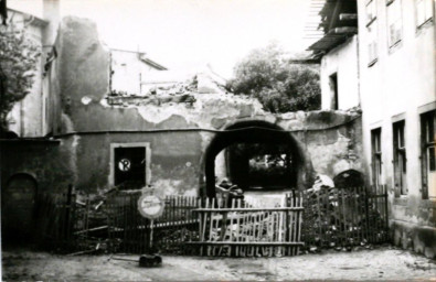 Stadtarchiv Weimar, 60 10-5/8, Torbogen des Frankeschen Hofes, 1984