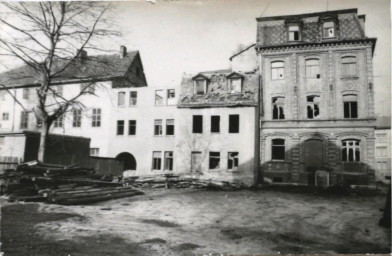 Stadtarchiv Weimar, 60 10-5/8, Blick von der Karlstraße auf die Kleine Teichgasse , 1985