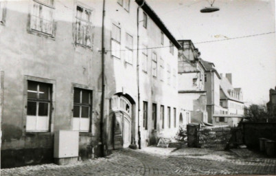 Stadtarchiv Weimar, 60 10-5/8, Blick in die Kleine Teichgasse, 1985