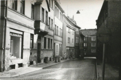 Stadtarchiv Weimar, 60 10-5/8, Blick in die Teichgasse, 1979