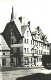 Stadtarchiv Weimar, 60 10-5/8, Blick auf den Teichplatz und in die Teichgasse , 1986