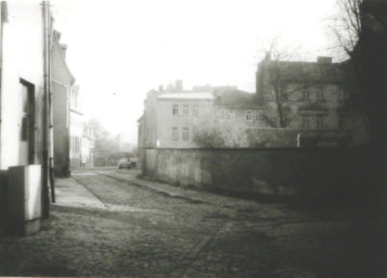 Stadtarchiv Weimar, 60 10-5/8, Blick in die Kleine Teichgasse, um 1980