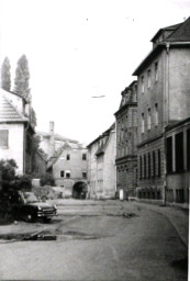 Stadtarchiv Weimar, 60 10-5/8, Blick in die Kleine Teichgasse, um 1978