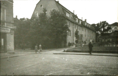 Stadtarchiv Weimar, 60 10-5/9, Blick in den Zeughof, um 1949