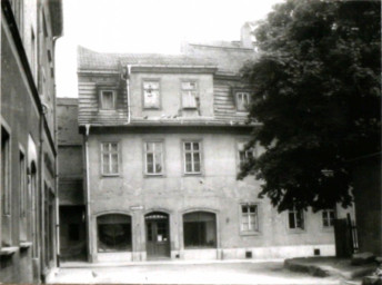 Stadtarchiv Weimar, 60 10-5/9, Blick aus der Böttchergasse auf die Geleitstraße 4, 1980