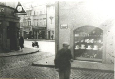 Stadtarchiv Weimar, 60 10-5/9, Blick auf die Kreuzung Geleitstraße / Marktstraße (links), um 1930