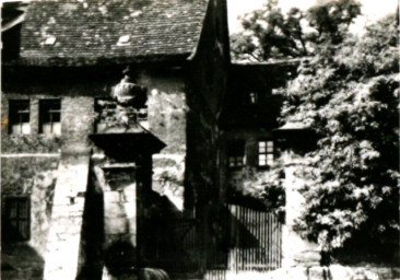 Stadtarchiv Weimar, 60 10-5/9, Blick auf den Haupteingang des Wittumspalais, ohne Datum