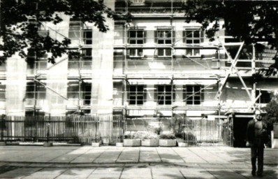 Stadtarchiv Weimar, 60 10-5/9, Blick von der Schillerstraße zum Wittumspalais, 1988