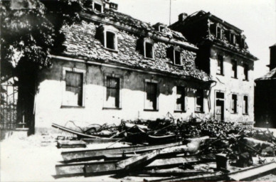 Stadtarchiv Weimar, 60 10-5/9, Blick vom Theaterplatz zum Wittumspalais, 1945