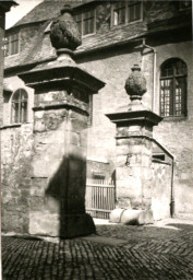 Stadtarchiv Weimar, 60 10-5/9, Hauptzugang zum Wittumspalais, um 1950