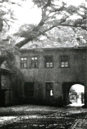 Stadtarchiv Weimar, 60 10-5/9, Blick in den Innenhof des Wittumspalais, 1980