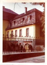 Stadtarchiv Weimar, 60 10-5/9, Blick vom Zeughof in den Innenhof des Wittumspalais, 1985