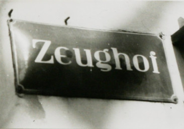 Stadtarchiv Weimar, 60 10-5/9, Straßenschild "Zeughof", ohne Datum