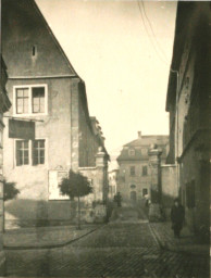 Stadtarchiv Weimar, 60 10-5/9, Blick von der Rittergasse in den Zeughof, 1908