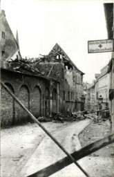 Stadtarchiv Weimar, 60 10-5/9, Blick in den Zeughof , 1945