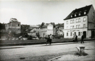 Stadtarchiv Weimar, 60 10-5/9, Blick vom Donndorfbrunnen auf den Zeughof, um 1950