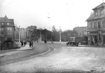 Stadtarchiv Weimar, 60 10-5/22, Blick über den Viadukt in die Adolf-Hitler-Straße (Bürgerschulstraße), vor 1936