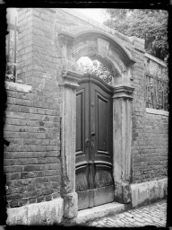 Stadtmuseum Weimar, Eichhorn 640 (K II 041 A), Blick auf ein Mauerportal in der Seifengasse, um 1940