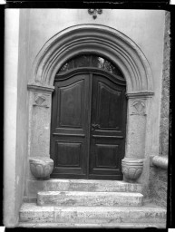 Stadtmuseum Weimar, Eichhorn 742 (K II 084 A), Blick auf das Portal »Hoffmann-von-Fallersleben-Straße 4«, um 1940