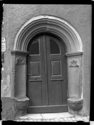 Stadtmuseum Weimar, Eichhorn 813 (K II 108 A), Blick auf das Portal »Kleine Kirchgasse 1«, um 1940