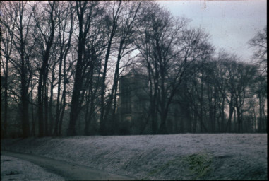 Privatarchiv Constantin Beyer, 1945 Agfacolor A-01, Tempelherrenhaus von NO über , ohne Datum