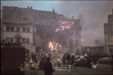 Privatarchiv Constantin Beyer, 1945 Agfacolor A-09, Markt, Nordostseite, 1945