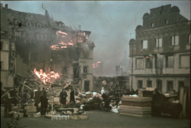 Privatarchiv Constantin Beyer, 1945 Agfacolor A-13, Marktnordseite, 1945