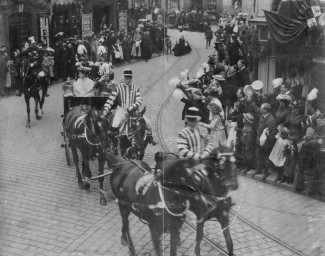 , 60 14 K1-158/1, Blick in die Kaufstraße Ecke Schlossgasse, 1903