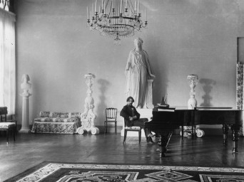 Stephan Liebig, 60 14 K1-73/2, Ferruccio Busoni im Tempelherrenhaus         , um 1903