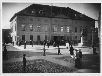 Stephan Liebig, 60 14 K2-204/1, Theaterplatz, um 1900