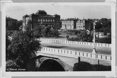 Stephan Liebig, 60 14 K2-336/3, Blick auf Landesmuseum und Viadukt mit neuem Steingeländer, um 1930
