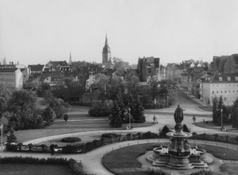 Stephan Liebig, 60 14 K2-344/3, Karl-August-Platz, Panoramablick nach Süden, um 1920