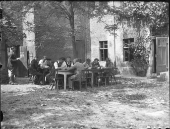 Stadtmuseum Weimar, Eichhorn 326 (K I 049 A), Blick in den Hof der »Böttchergasse 9«, 1933