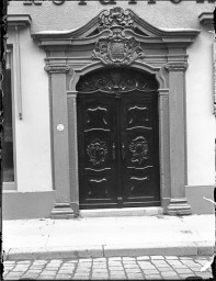 Stadtmuseum Weimar, Eichhorn 373 (K I 063 A), Blick auf das Portal »Jakobsstraße 16«, um 1940