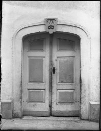 Stadtmuseum Weimar, Eichhorn 397 (K I 073 A), Blick auf die Haustür »Schlossgasse 13«, um 1940