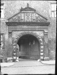 Stadtmuseum Weimar, Eichhorn 501 (K I 112e A), Blick vom Marktplatz auf den Durchgang zum »Roten Schloss«, um 1940