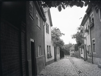 Stadtmuseum Weimar, Eichhorn 578 (K II 016 A), Blick bergabwärts durch die Berggasse Richtung Nordosten, 1936