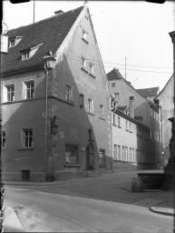 Stadtmuseum Weimar, Eichhorn 651 (K II 046 A), Blick aus der Geleitstraße auf das »Geleithaus« und Scherfgasse, 1938