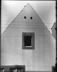 Stadtmuseum Weimar, Eichhorn 678 (K II 060 A), Blick auf den Giebel des Hauses »Bornberg 3«, um 1940