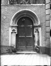 Stadtmuseum Weimar, Eichhorn 718 (K II 072 A), Blick auf das Portal »Schützengasse 1«, um 1940