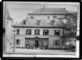 Stadtarchiv Weimar, 60 14 Negativ 038, Blick auf das Haus Schillerstraße 19, um 1879