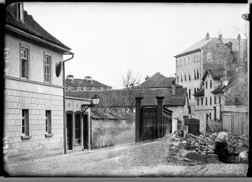 Stadtarchiv Weimar, 60 14 Negativ 040, Blick über den Hof der Posthalterei Richtung Nord-Nordost, um 1900